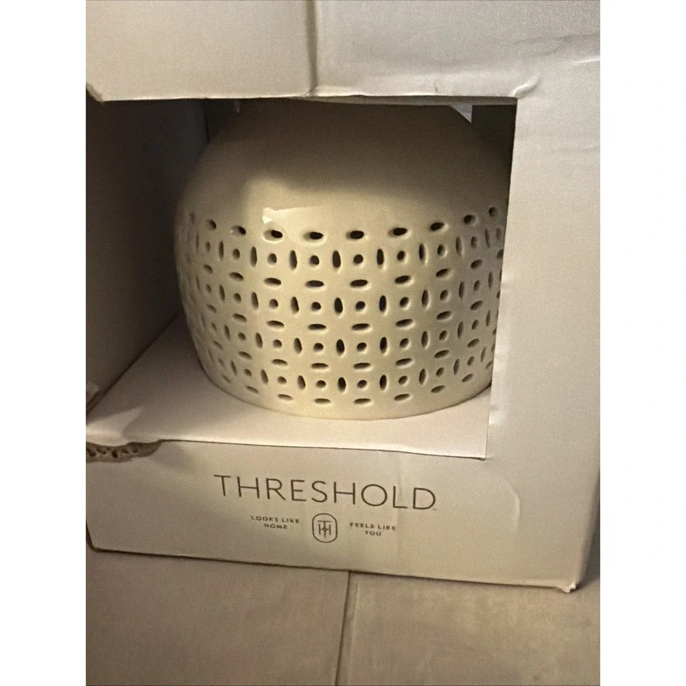 Threshold white ceramic